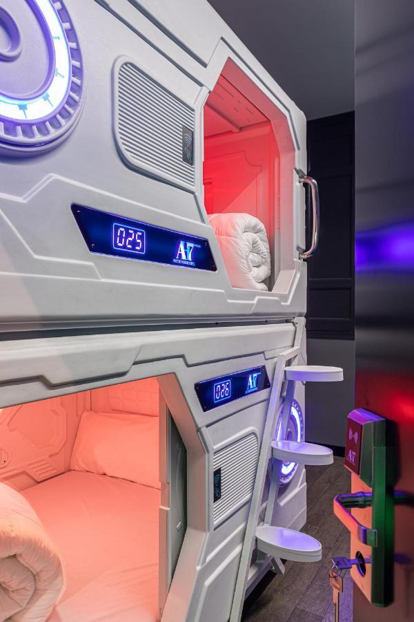 Art Seven Hostel Capsules มาดริด ภายนอก รูปภาพ