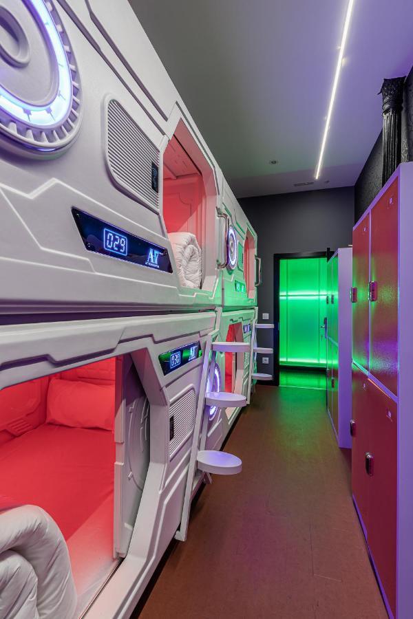 Art Seven Hostel Capsules มาดริด ภายนอก รูปภาพ