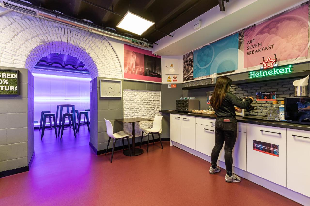 Art Seven Hostel Capsules มาดริด ภายนอก รูปภาพ