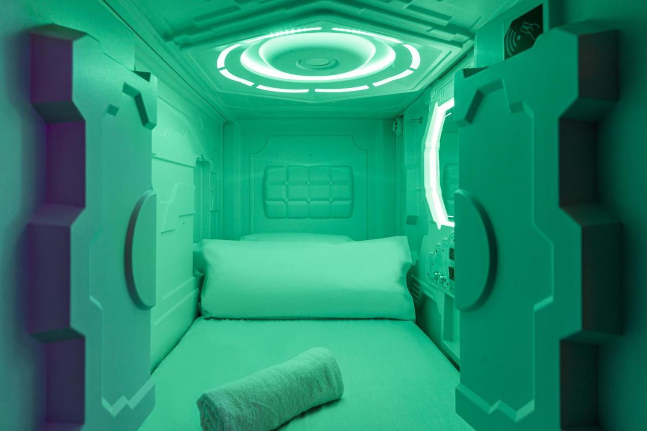 Art Seven Hostel Capsules มาดริด ภายนอก รูปภาพ