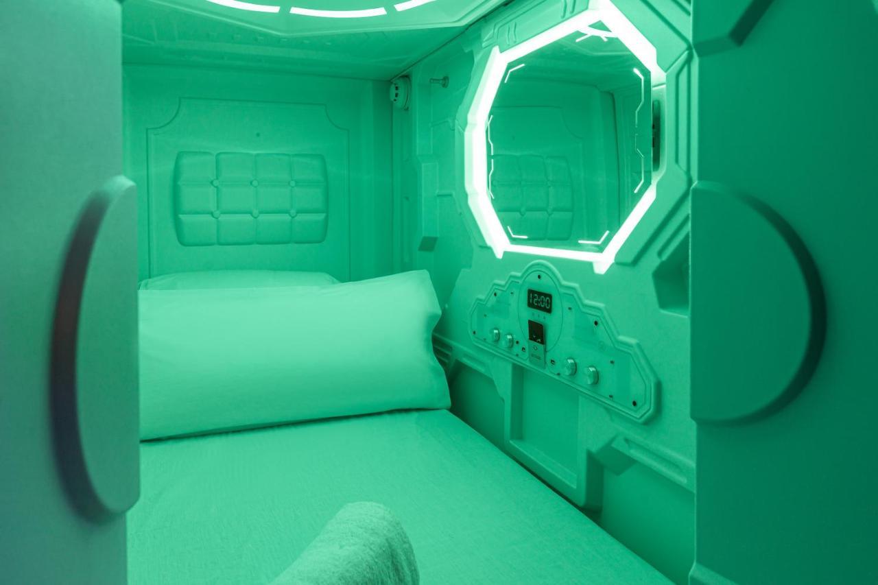 Art Seven Hostel Capsules มาดริด ภายนอก รูปภาพ
