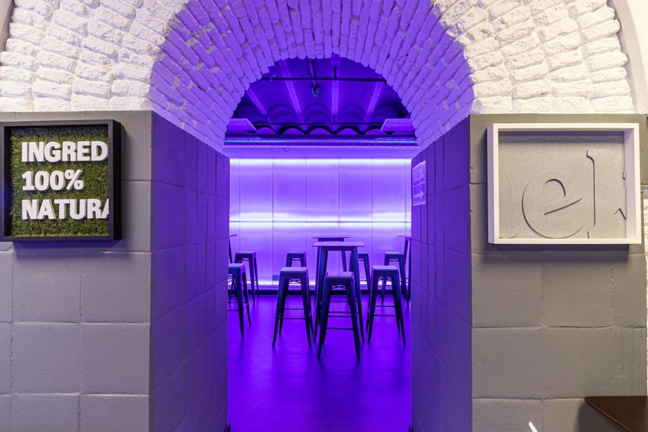 Art Seven Hostel Capsules มาดริด ภายนอก รูปภาพ