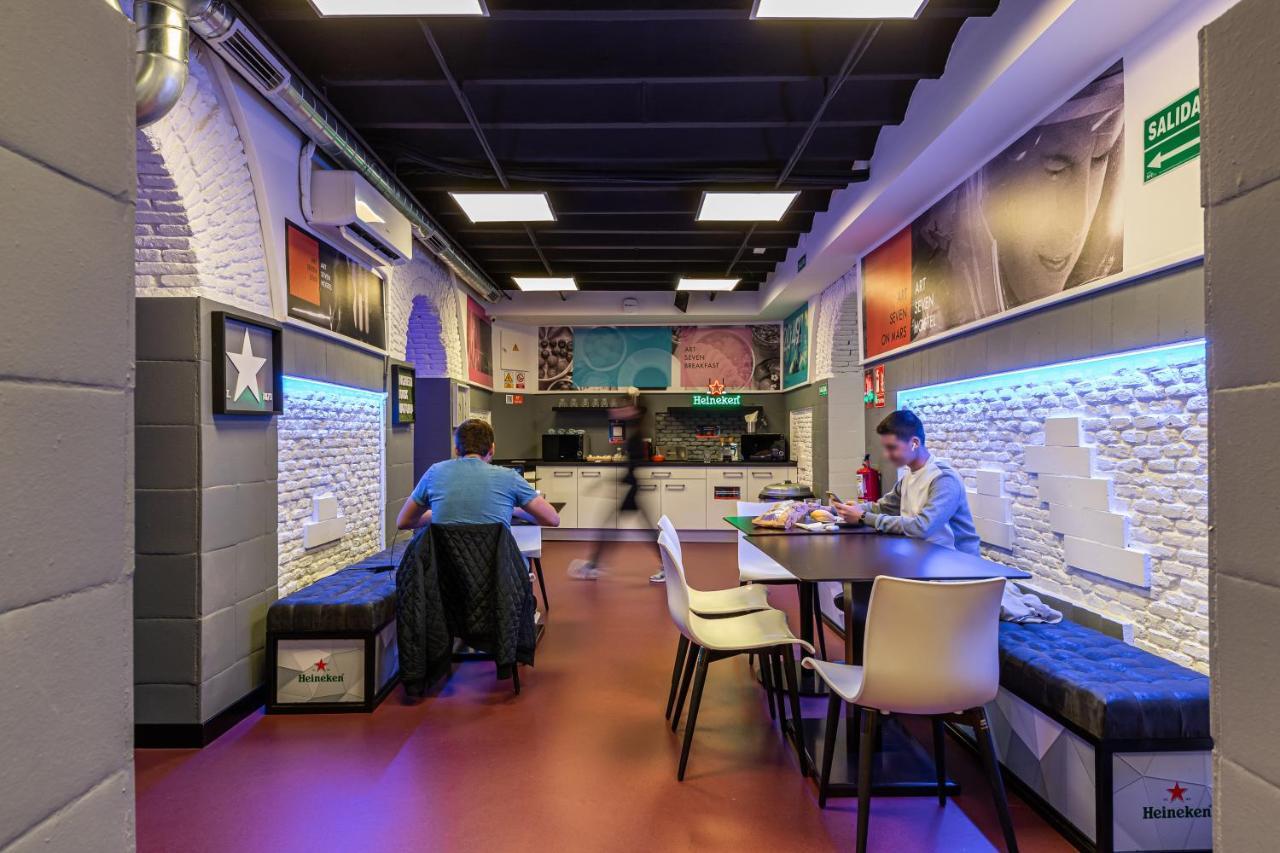 Art Seven Hostel Capsules มาดริด ภายนอก รูปภาพ