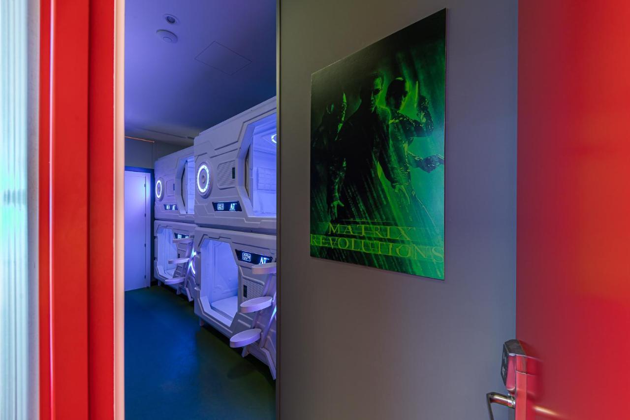 Art Seven Hostel Capsules มาดริด ภายนอก รูปภาพ