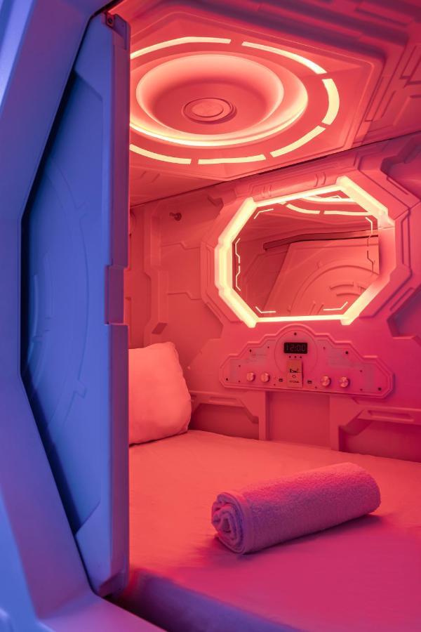 Art Seven Hostel Capsules มาดริด ภายนอก รูปภาพ