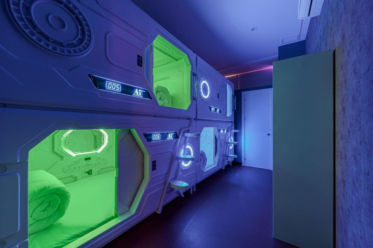Art Seven Hostel Capsules มาดริด ภายนอก รูปภาพ