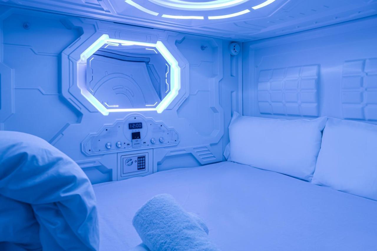 Art Seven Hostel Capsules มาดริด ภายนอก รูปภาพ