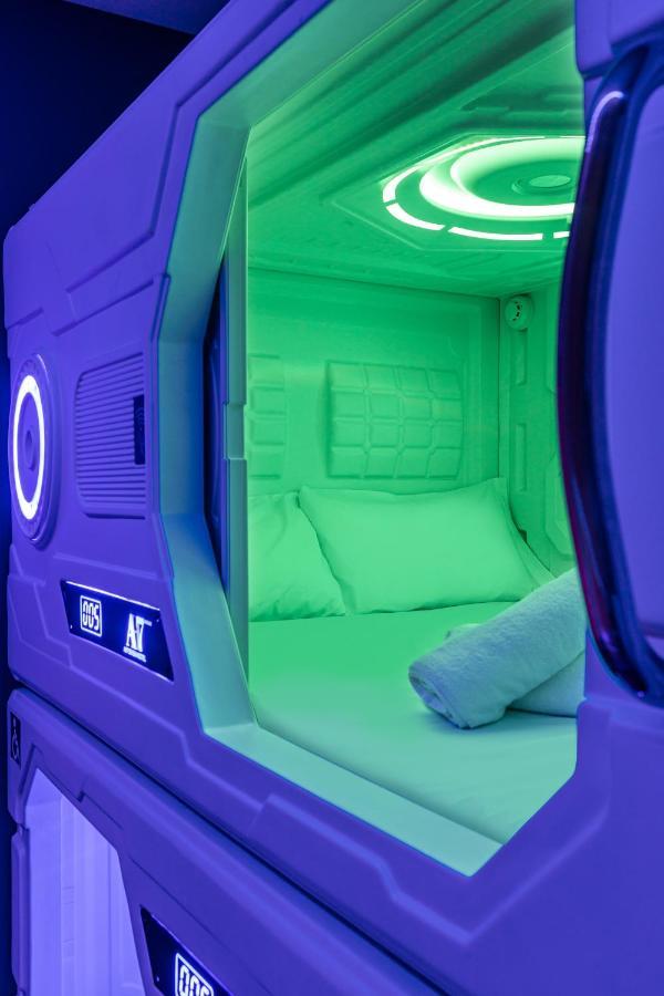 Art Seven Hostel Capsules มาดริด ภายนอก รูปภาพ